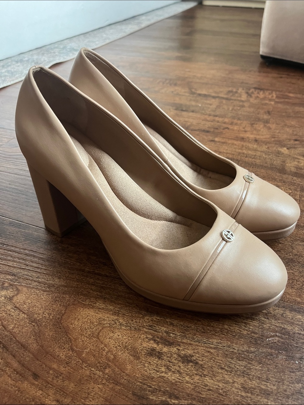 Giani Bernini Tan Memory Foam Chunky Heels